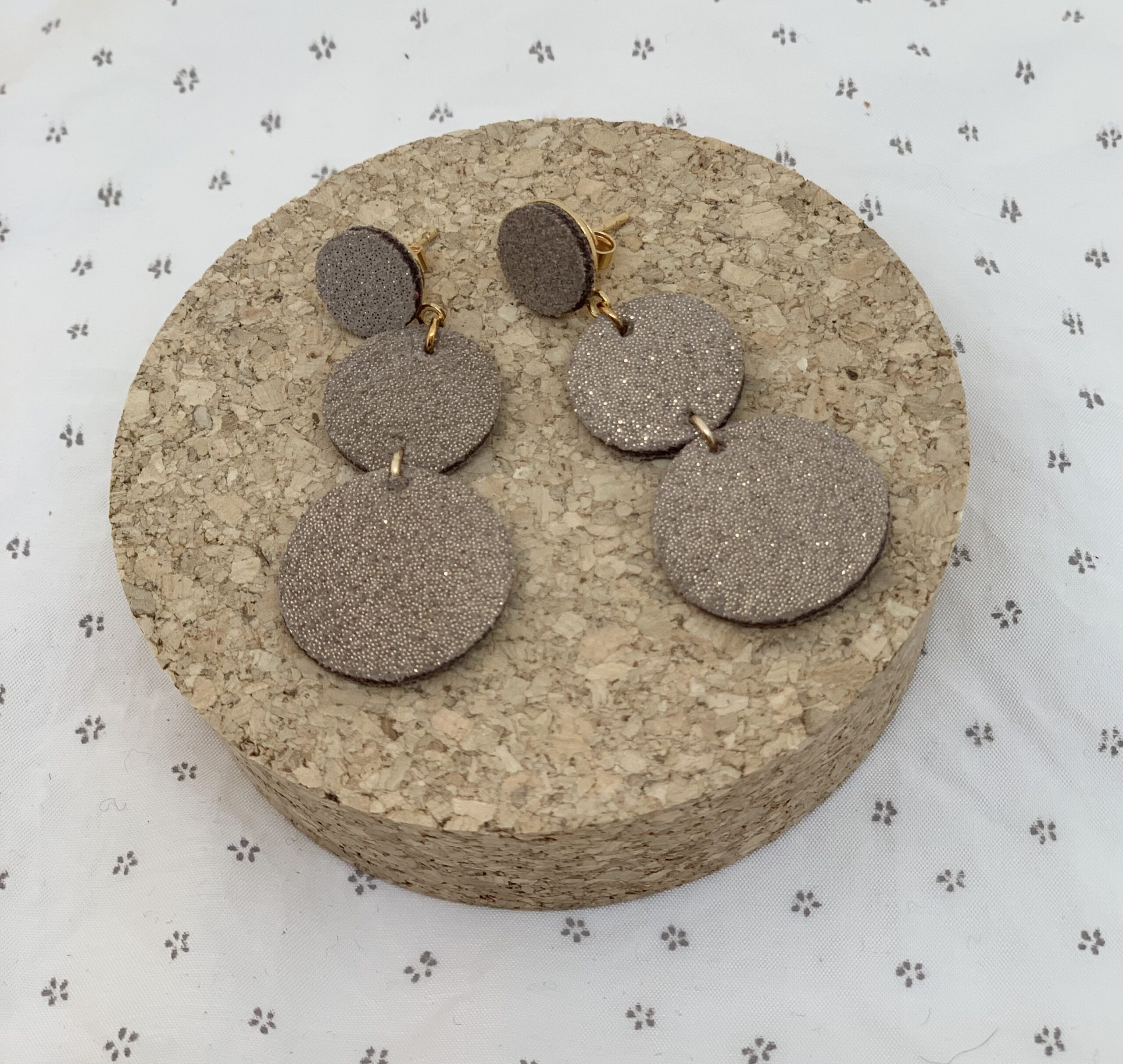 Boucles PAULINE, 3 ronds de cuir pailleté – Image 5