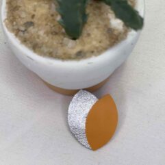 Pin's double feuilles argenté