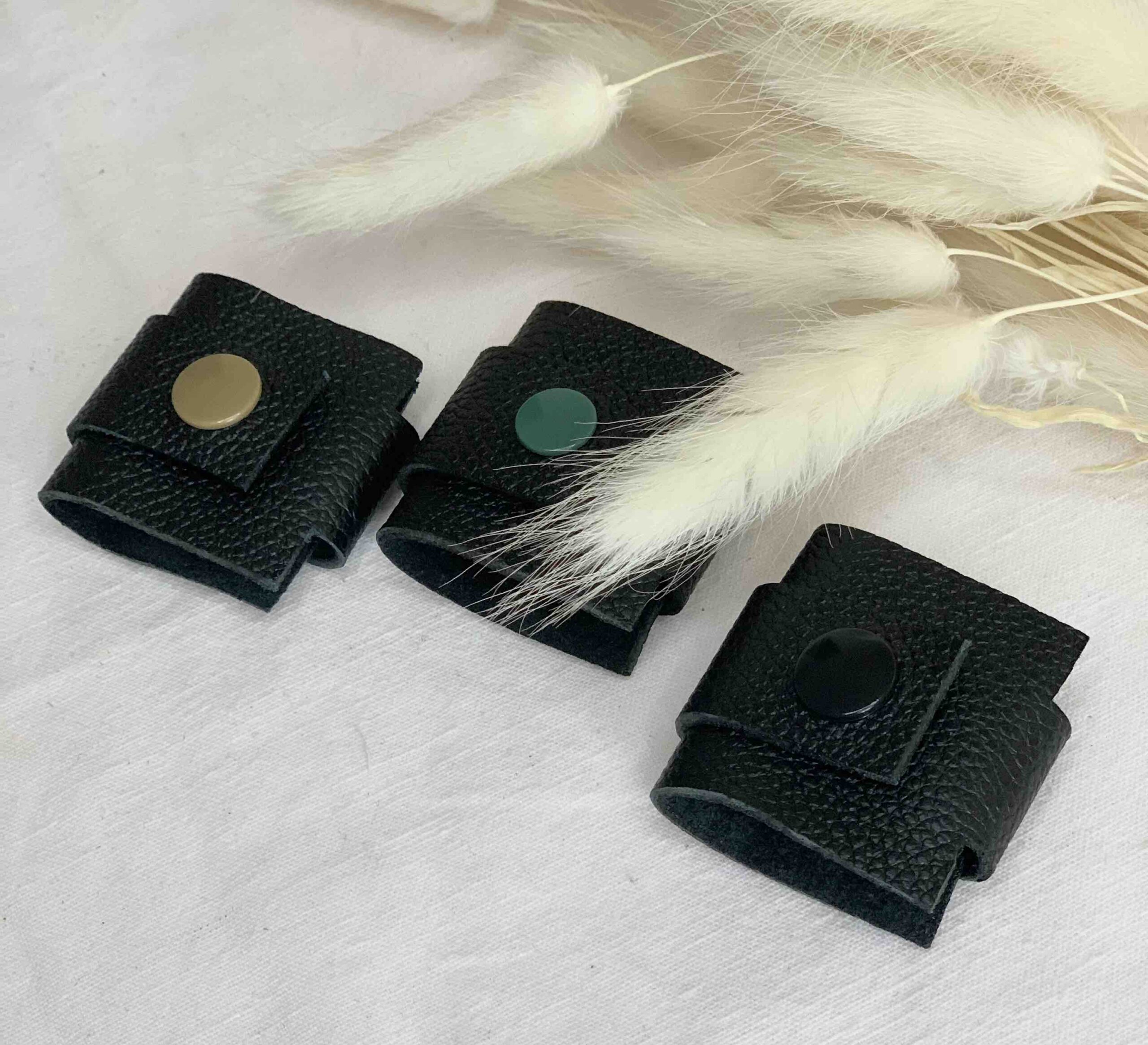 Attache-câbles en cuir